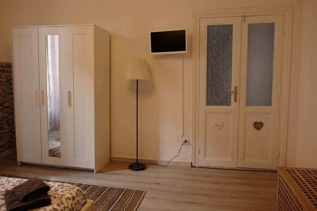 T T House Villa Специя Екстериор снимка